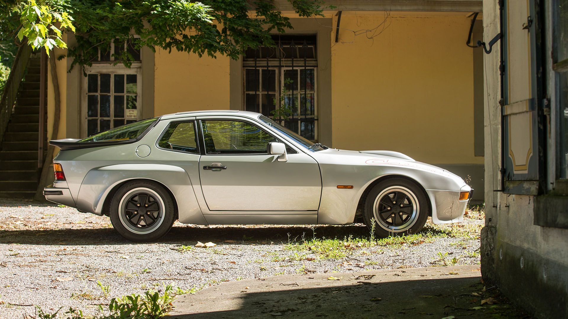 The Unlikely Hero Derek Bells 924 Carrera Gt And Its Triumphant Tale