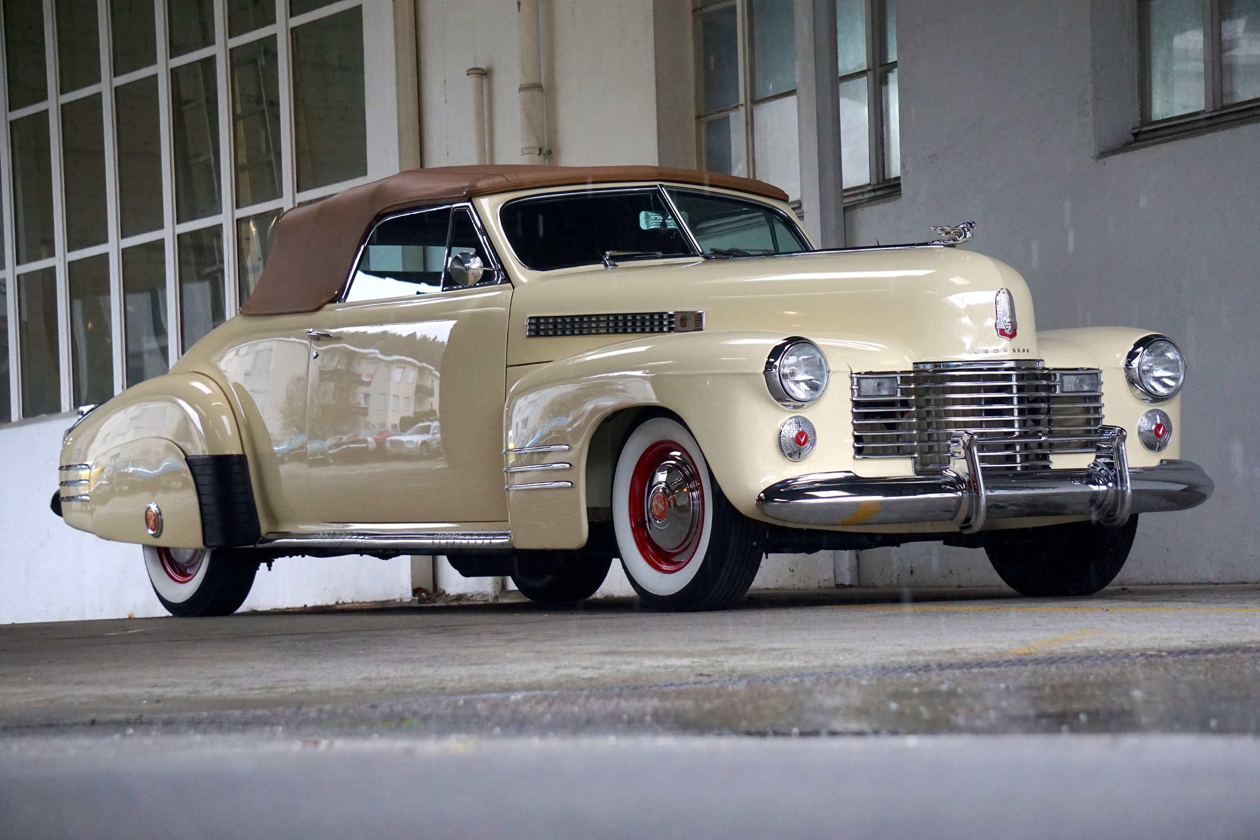 https://radical-mag.com/wp-content/uploads/2017/12/@1941-Cadillac-Series-62-Convertible-16.jpg